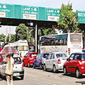 தமிழ்நாட்டில் 28 சுங்கச்சாவடிகளில் நேற்று நள்ளிரவு முதல் சுங்கக்கட்டணம் உயர்வு!