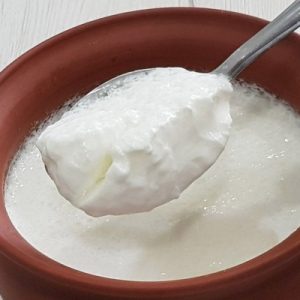 Eating curd during winters – Its advantages and disadvantages!!