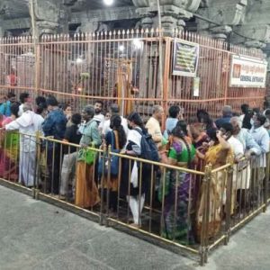 Sacred Mahasivarathri Occasion: Devotees stand in long queues at Thiruvannamalai for the Darshan of Lord Arunachaleswarar!