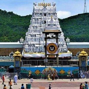 திருப்பதி ஏழுமலையானை தரிசிக்க பக்தா்கள் 24 மணிநேரம் காத்திருப்பு!