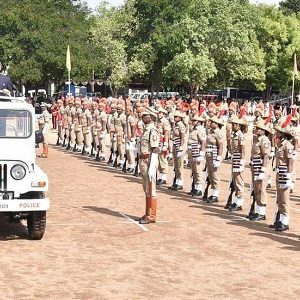 திருவண்ணாமலை மாவட்ட காவல் கண்காணிப்பாளர் அலுவலகத்தில் தேசிய கொடியேற்றி வைத்து மாவட்ட ஆட்சியர் மரியாதை!